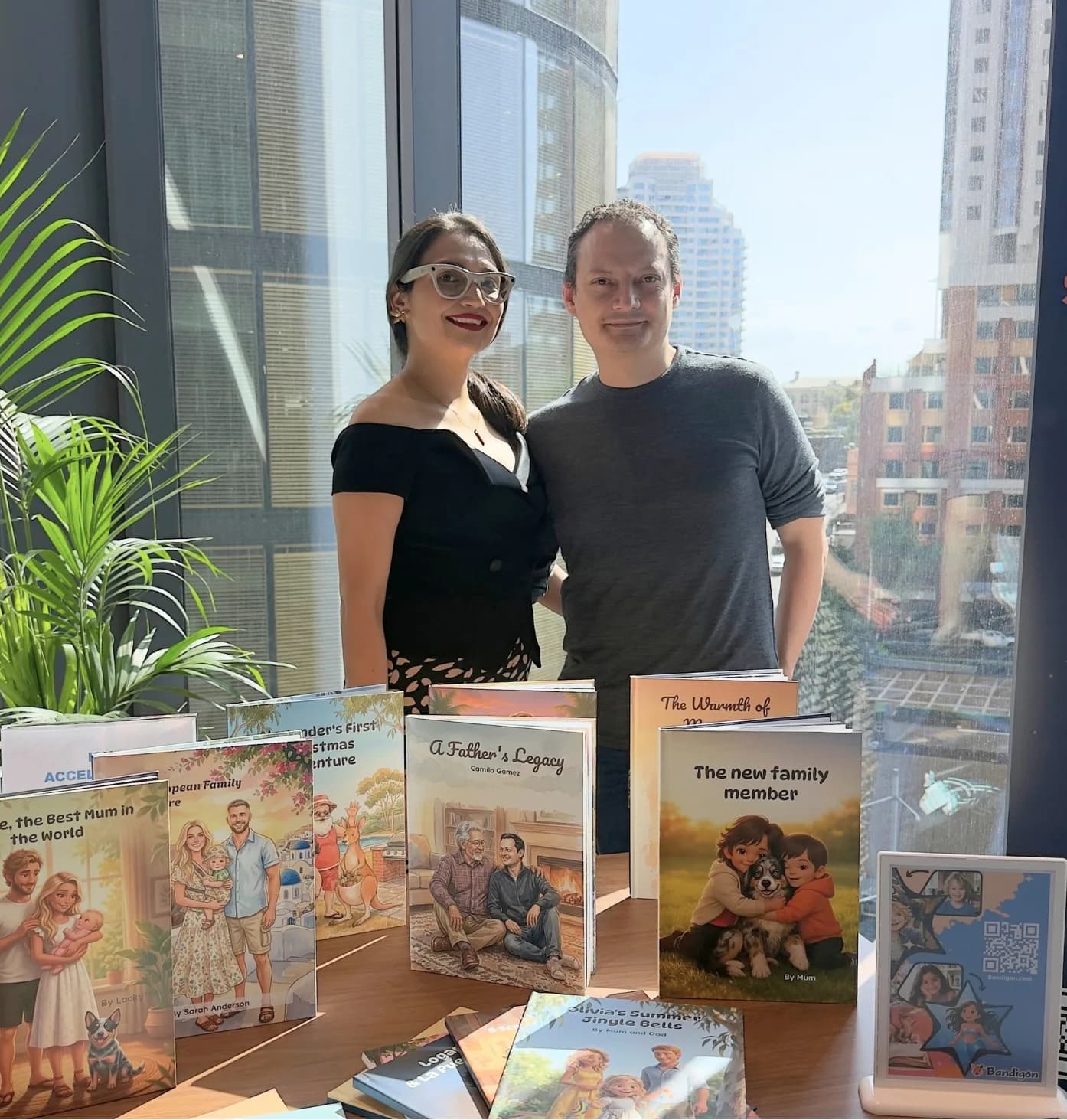 Alba and Camilo with books made by Bandigon