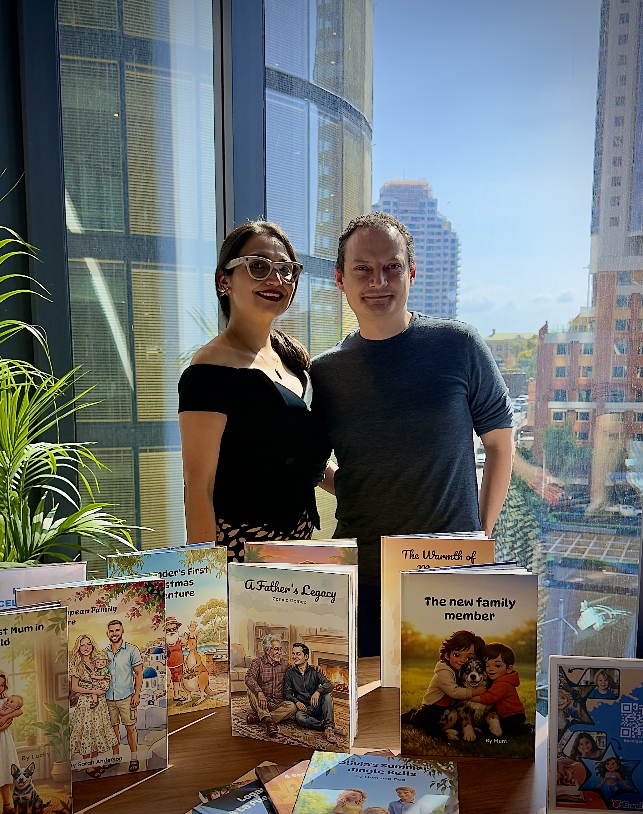 Alba and Camilo with books made by Bandigon